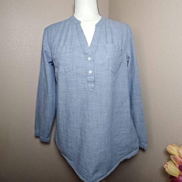 Tommy Hilfiger Blue Chambray Half Button Tab Sleeve Top Womens Size L - Picture 1 of 7